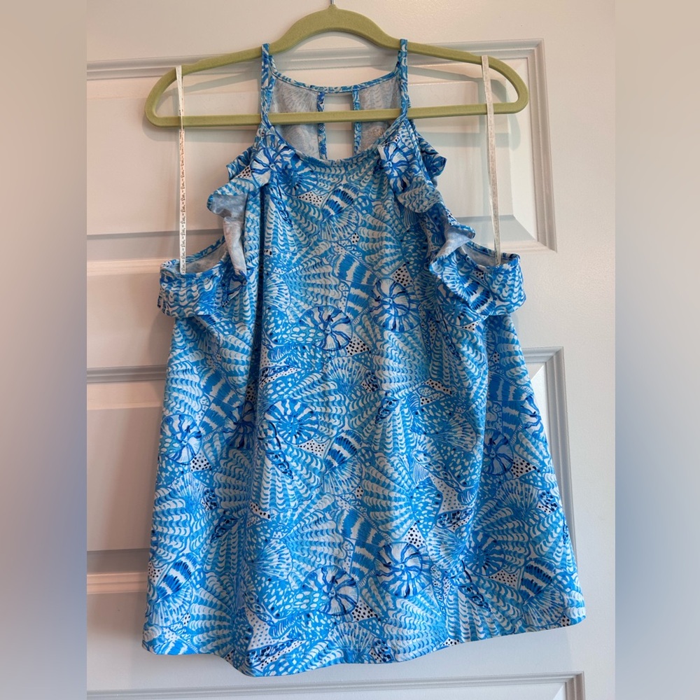 This Lilly Pulitzer top is Perfect!!! EEUC/XL; Ruffled detail & keyhole back.